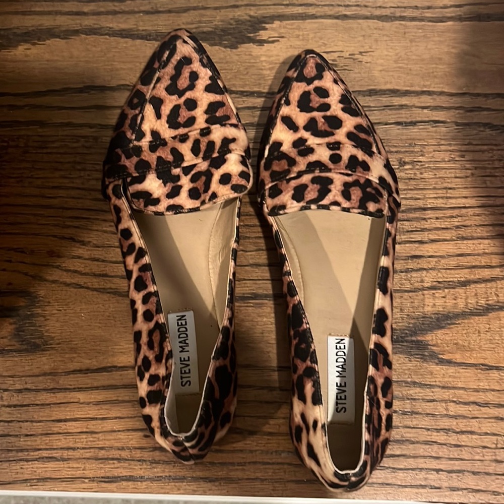 Steve Madden Leopard Flats Size 9